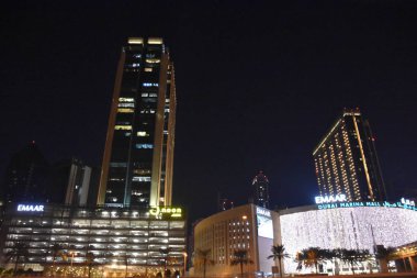 Dubai, Bae - 19 Aralık: Dubai, Bae'deki Marina Mall, 19 Aralık 2018 tarihinde görüldüğü gibi. Alışveriş merkezinde 390.000 m² alana yayılmış 140 perakende satış noktası bulunuyor ve bu da onu Dubai'nin en büyük alışveriş merkezlerinden biri yapıyor..