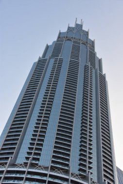 Dubai, Bae - 19 Aralık: 19 Aralık 2018 tarihinde Dubai, Bae'deki Şeyh Zayed Road gökdelenlerinin görünümü. Sheikh Zayed Road (E11 karayolu), Emirates Kuleleri de dahil olmak üzere Dubai'deki gökdelenlerin çoğuna ev sahipliği yapmaktadır..