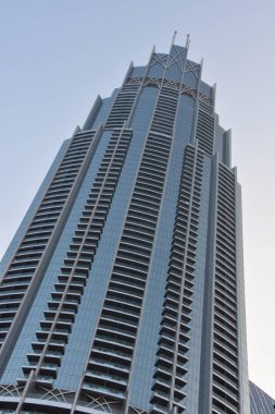 Dubai, Bae - 19 Aralık: 19 Aralık 2018 tarihinde Dubai, Bae'deki Şeyh Zayed Road gökdelenlerinin görünümü. Sheikh Zayed Road (E11 karayolu), Emirates Kuleleri de dahil olmak üzere Dubai'deki gökdelenlerin çoğuna ev sahipliği yapmaktadır..