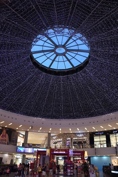 Озил Uae Dec Marina Mall Dubai Uae Seen Dec 2018 — стоковое фото