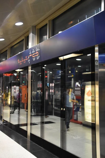 Dubaj Uae Prosinec Tramvajová Zastávka Dubaji Marina Mall Uae Jak — Stock fotografie