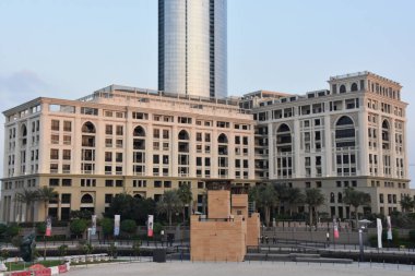 DUBAI, BAE - 21 Aralık 2018 'de Dubai, BAE' de görülen Palazzo Versace & D1 Tower.