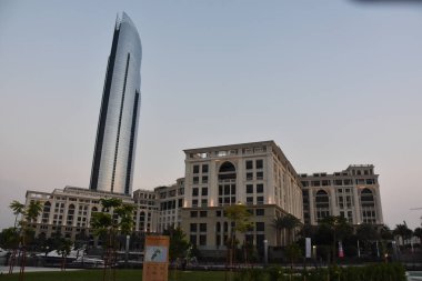 DUBAI, BAE - 21 Aralık 2018 'de Dubai, BAE' de görülen Palazzo Versace & D1 Tower.