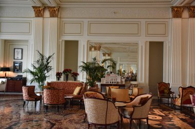 Dubai, Birleşik Arap Emirlikleri - 21 Aralık: Palazzo Versace Saray lüks otel Dubai, BAE, 21 Aralık 2018 üzerinde görüldüğü gibi. Dubai Creek suların çekildiği kıyı Kültür Köyü içinde yer almaktadır.