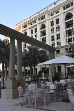 Dubai, Birleşik Arap Emirlikleri - 21 Aralık: Palazzo Versace Saray lüks otel Dubai, BAE, 21 Aralık 2018 üzerinde görüldüğü gibi. Dubai Creek suların çekildiği kıyı Kültür Köyü içinde yer almaktadır.