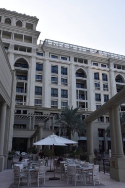 Dubai, Birleşik Arap Emirlikleri - 21 Aralık: Palazzo Versace Saray lüks otel Dubai, BAE, 21 Aralık 2018 üzerinde görüldüğü gibi. Dubai Creek suların çekildiği kıyı Kültür Köyü içinde yer almaktadır.