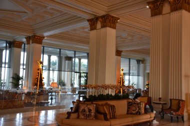 Dubai, Birleşik Arap Emirlikleri - 21 Aralık: Palazzo Versace Saray lüks otel Dubai, BAE, 21 Aralık 2018 üzerinde görüldüğü gibi. Dubai Creek suların çekildiği kıyı Kültür Köyü içinde yer almaktadır.