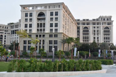 Dubai, Birleşik Arap Emirlikleri - 21 Aralık: Palazzo Versace Saray lüks otel Dubai, BAE, 21 Aralık 2018 üzerinde görüldüğü gibi. Dubai Creek suların çekildiği kıyı Kültür Köyü içinde yer almaktadır.