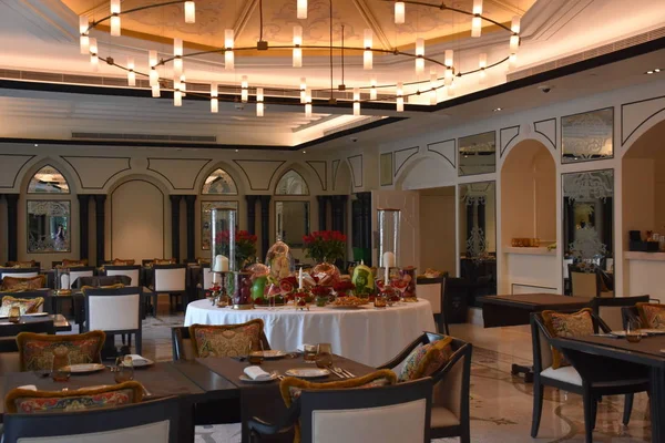 두바이 에미리트 2018 호텔에서 두바이 에미리트 레스토랑 그것은 두바이 크릭의 — 스톡 사진