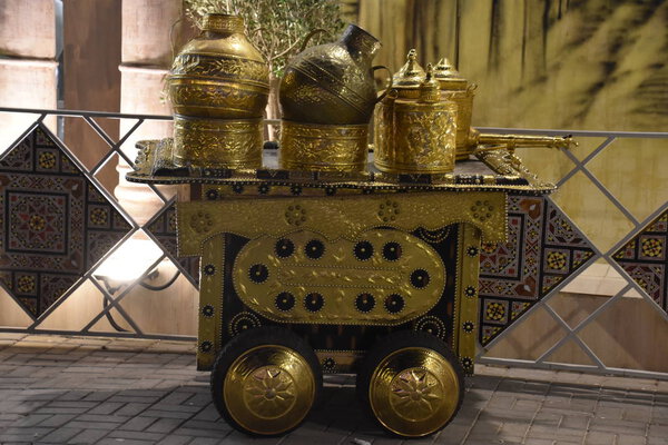 ДУБАЙ, ОАЭ - DEC 12: Арабский павильон в Global Village в Дубае, ОАЭ, как видно 12 декабря. 2018 год. The Global Village is claimed to be the world 's largest tourism, leisure and entertainment project
.