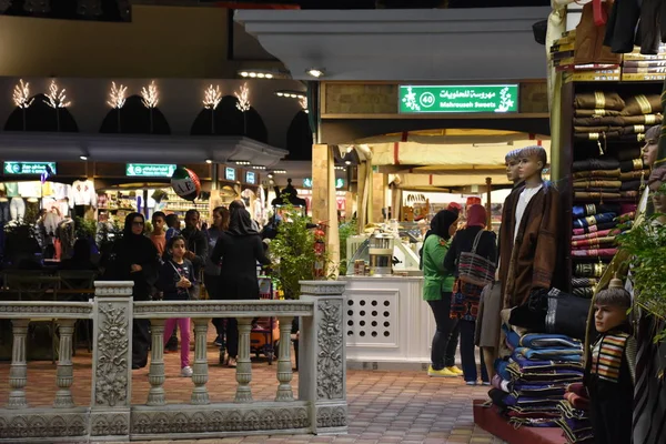 Dubai, Bae - Aralık 12: Dubai Global Village Arap pavyonu, Bae, 12 Aralık görüldüğü gibi. 2018. Global Village dünyanın en büyük turizm, eğlence ve eğlence projesi olarak iddia ediliyor.