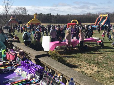 NEW CANAAN, CT - 6 Nisan 2019 New Canaan Easter Egg Hunt, New Canaan, Connecticut, 6 Nisan 2019.