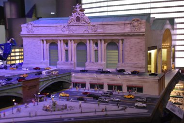 New York, New York - 14 Nisan 2019 'da görüldüğü gibi Manhattan, New York' taki Gullivers Gate. Teknolojik olarak gelişmiş, etkileşimli ve minyatür bir dünya..