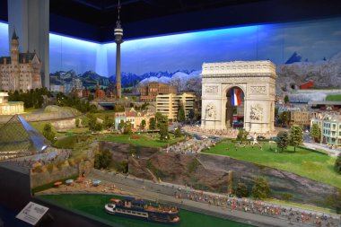 New York, New York - 14 Nisan 2019 'da görüldüğü gibi Manhattan, New York' taki Gullivers Gate. Teknolojik olarak gelişmiş, etkileşimli ve minyatür bir dünya..