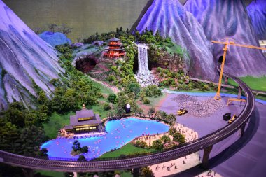 New York, New York - 14 Nisan 2019 'da görüldüğü gibi Manhattan, New York' taki Gullivers Gate. Teknolojik olarak gelişmiş, etkileşimli ve minyatür bir dünya..