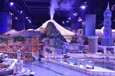 New York, New York - 14 Nisan 2019 'da görüldüğü gibi Manhattan, New York' taki Gullivers Gate. Teknolojik olarak gelişmiş, etkileşimli ve minyatür bir dünya..