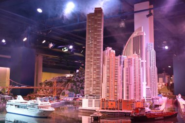 New York, New York - 14 Nisan 2019 'da görüldüğü gibi Manhattan, New York' taki Gullivers Gate. Teknolojik olarak gelişmiş, etkileşimli ve minyatür bir dünya..