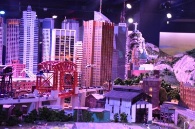 New York, New York - 14 Nisan 2019 'da görüldüğü gibi Manhattan, New York' taki Gullivers Gate. Teknolojik olarak gelişmiş, etkileşimli ve minyatür bir dünya..