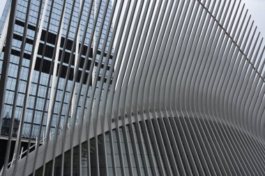 New York, Ny - Nis 14: New York'taki Westfield Dünya Ticaret Merkezi Ulaşım Merkezi'nin Oculus'unun içinde, 14 Nisan 2019'da görüldüğü gibi. Alışveriş merkezi 16 Ağustos 2016 tarihinde açıldı.