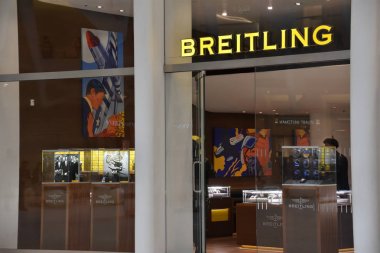 New York, Ny - Nis 14: New York'taki Westfield World Trade Center Transportation Hub'ın Oculus'taki Breitling mağazası, 14 Nisan 2019'da görüldüğü gibi. Alışveriş merkezi 16 Ağustos 2016 tarihinde açıldı.