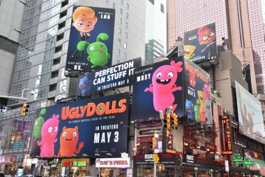 New York, Ny Ny Nis 14: Times Square, Broadway Tiyatroları ve animasyonlu Led işaretleri ile özellikli, Manhattan'da, Nisan'da görüldüğü gibi 14, 2019. New York ve Amerika Birleşik Devletleri'nin sembolüdür..