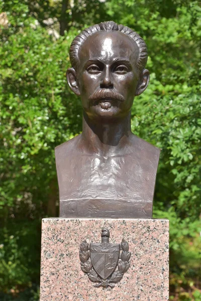休斯敦 Rr18 2019年4月18日在德克萨斯州休斯顿赫尔曼公园麦戈文百周年花园的霍金斯雕塑漫步 — 图库照片