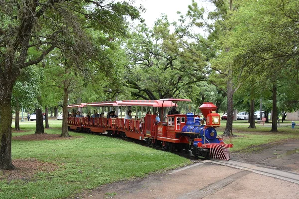 休斯敦 Rr18 位于德克萨斯州休斯顿赫尔曼公园的铁路 见2019年4月18日 它是公园里一条两英里长的铁路 — 图库照片
