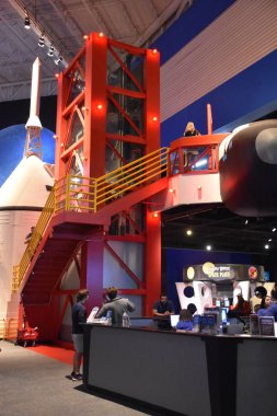 Houston, Tx - Nis 19: Houston Uzay Merkezi, Teksas, Nisan'da 19, 2019. Onun önde gelen bilim ve uzay öğrenme merkezi, Nasa Johnson Uzay Merkezi resmi ziyaretçi merkezi ve Smithsonian müzesi.