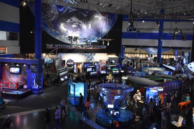 Houston, Tx - Nis 19: Houston Uzay Merkezi, Teksas, Nisan'da 19, 2019. Onun önde gelen bilim ve uzay öğrenme merkezi, Nasa Johnson Uzay Merkezi resmi ziyaretçi merkezi ve Smithsonian müzesi.