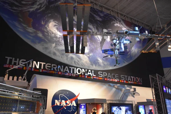 Houston, Tx - Nis 19: Houston Uzay Merkezi, Teksas, Nisan'da 19, 2019. Onun önde gelen bilim ve uzay öğrenme merkezi, Nasa Johnson Uzay Merkezi resmi ziyaretçi merkezi ve Smithsonian müzesi.