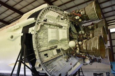 Houston, Tx - Nis 19: Saturn V Rocket Nisan'da Houston Texas Uzay Merkezi'nde 19 Nisan 2019. Onun bir bilim ve uzay öğrenme merkezi, Nasa Johnson Uzay Merkezi resmi ziyaretçi merkezi ve Smithsonian müzesi.