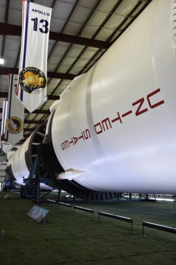 Houston, Tx - Nis 19: Saturn V Rocket Nisan'da Houston Texas Uzay Merkezi'nde 19 Nisan 2019. Onun bir bilim ve uzay öğrenme merkezi, Nasa Johnson Uzay Merkezi resmi ziyaretçi merkezi ve Smithsonian müzesi.
