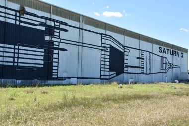 Houston, Tx - Nis 19: Saturn V Rocket Nisan'da Houston Texas Uzay Merkezi'nde 19 Nisan 2019. Onun bir bilim ve uzay öğrenme merkezi, Nasa Johnson Uzay Merkezi resmi ziyaretçi merkezi ve Smithsonian müzesi.