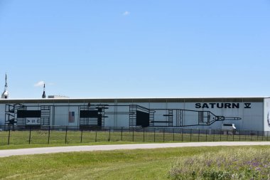 Houston, Tx - Nis 19: Saturn V Rocket Nisan'da Houston Texas Uzay Merkezi'nde 19 Nisan 2019. Onun bir bilim ve uzay öğrenme merkezi, Nasa Johnson Uzay Merkezi resmi ziyaretçi merkezi ve Smithsonian müzesi.