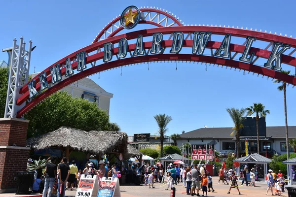 Kemah Boardwalk tabelası, Kemah 'ta, Houston, Teksas yakınlarında, 21 Nisan 2019. 60 dönümlük Teksas Körfezi temalı bir parktır ve ABD 'nin en önemli tahta kaldırımlarından biri olarak kabul edilir..