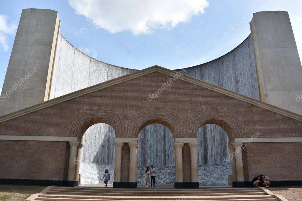 HOUSTON, TX APR 22 Gerald D. Hines Waterwall Park en Houston, Texas
