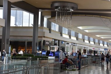 Houston, Tx - Nis 22: Houston Galleria alışveriş merkezi, Teksas, 22 Nisan 2019 tarihinde görüldüğü gibi. Houston Uptown District bulunan lüks bir karma kullanımlı kentsel gelişim alışveriş merkezi.