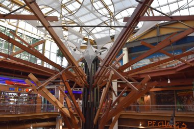 Syracuse, New York 'ta 11 Mayıs 2019' da görülen Destiny USA alışveriş ve eğlence kompleksi. New York 'taki en büyük alışveriş merkezidir..