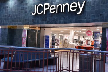 Syracuse, New York 'taki Destiny USA alışveriş ve eğlence kompleksindeki JCPenney mağazası 11 Mayıs 2019' da görüldü. New York 'taki en büyük alışveriş merkezidir..