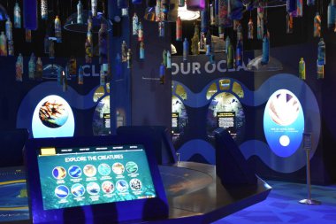 NEW YORK, NY - 18 Mayıs: National Geographic Encounter Odyssey, New York, New York 'ta 18 Mayıs 2019 tarihinde görüldü. Bu türünün ilk örneği eğlence deneyimi sizi okyanusa doğru bir yolculuğa çıkarmak için çığır açan teknolojiyi kullanır..