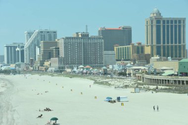 Atlantic City, Nj - 19 Mayıs: Atlantic City Beach, New Jersey, 19 Mayıs 2019 tarihinde görüldüğü gibi. Atlantic City kuzeydoğuda kumarhaneleri, kaldırımları ve plajı ile ünlü bir tatil şehridir..