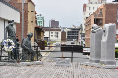 ATLANTIC CITY, NJ - 19 Mayıs 2019 'da New Jersey' deki Atlantic City Boardwalk 'ta görülen ilk Karşılama Anıtı. Atlantic City kuzeydoğuda kumarhaneleri, sahil yolları ve plajlarıyla bilinen bir tatil beldesidir..