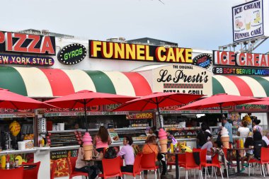 Atlantic City, Nj Mayıs 19: Atlantic City Boardwalk New Jersey, 19 Mayıs 2019 tarihinde görüldüğü gibi. Atlantic City kuzeydoğuda kumarhaneleri, kaldırımları ve plajı ile ünlü bir tatil şehridir..