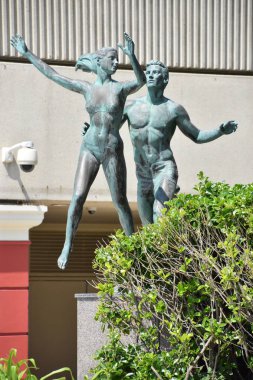 19 Mayıs 2019 'da New Jersey' deki Atlantic City Boardwalk 'ta Anthony Frudakis' in yazdığı yaz. Atlantic City kuzeydoğuda kumarhaneleri, sahil yolları ve plajlarıyla bilinen bir tatil beldesidir..