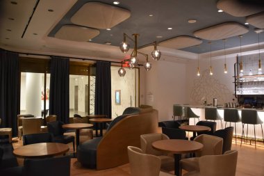 NEW YORK, NY - 26 Mayıs 2019 'da New York' taki Hudson Yards 'taki The Shops and Restoranlarda görülen Neiman Marcus.