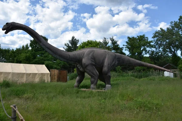 LEONIA, NJ - 27 Mayıs: Leonia, New Jersey 'deki dinozorlar, 27 Mayıs 2019' da görüldüğü gibi.