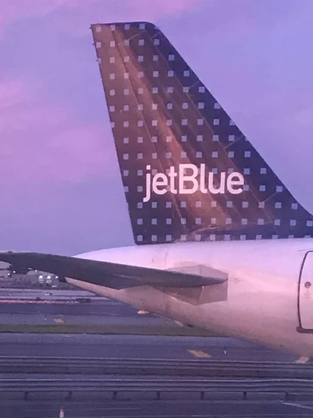 New York Jun Jetblue Αεροπλάνο Στο Αεροδρόμιο John Kennedy Στη — Φωτογραφία Αρχείου