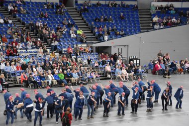 PORTLAND, OR - 8 Haziran 2019 'da Portland, Oregon' daki Moda Center 'daki Spirit Mountain Kumarhanesi Grand Floral Parade, 8 Haziran 2019' da görüldü. Geçit alayı Portland Gül Festivali 'nin en önemli parçasıdır..