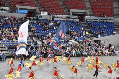 PORTLAND, OR - 8 Haziran 2019 'da Portland, Oregon' daki Moda Center 'daki Spirit Mountain Kumarhanesi Grand Floral Parade, 8 Haziran 2019' da görüldü. Geçit alayı Portland Gül Festivali 'nin en önemli parçasıdır..