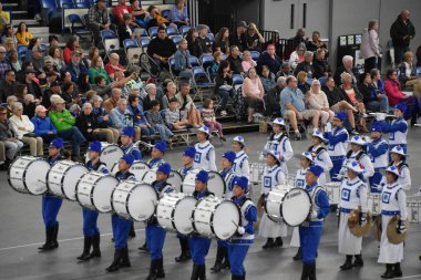 PORTLAND, OR - 8 Haziran 2019 'da Portland, Oregon' daki Moda Center 'daki Spirit Mountain Kumarhanesi Grand Floral Parade, 8 Haziran 2019' da görüldü. Geçit alayı Portland Gül Festivali 'nin en önemli parçasıdır..